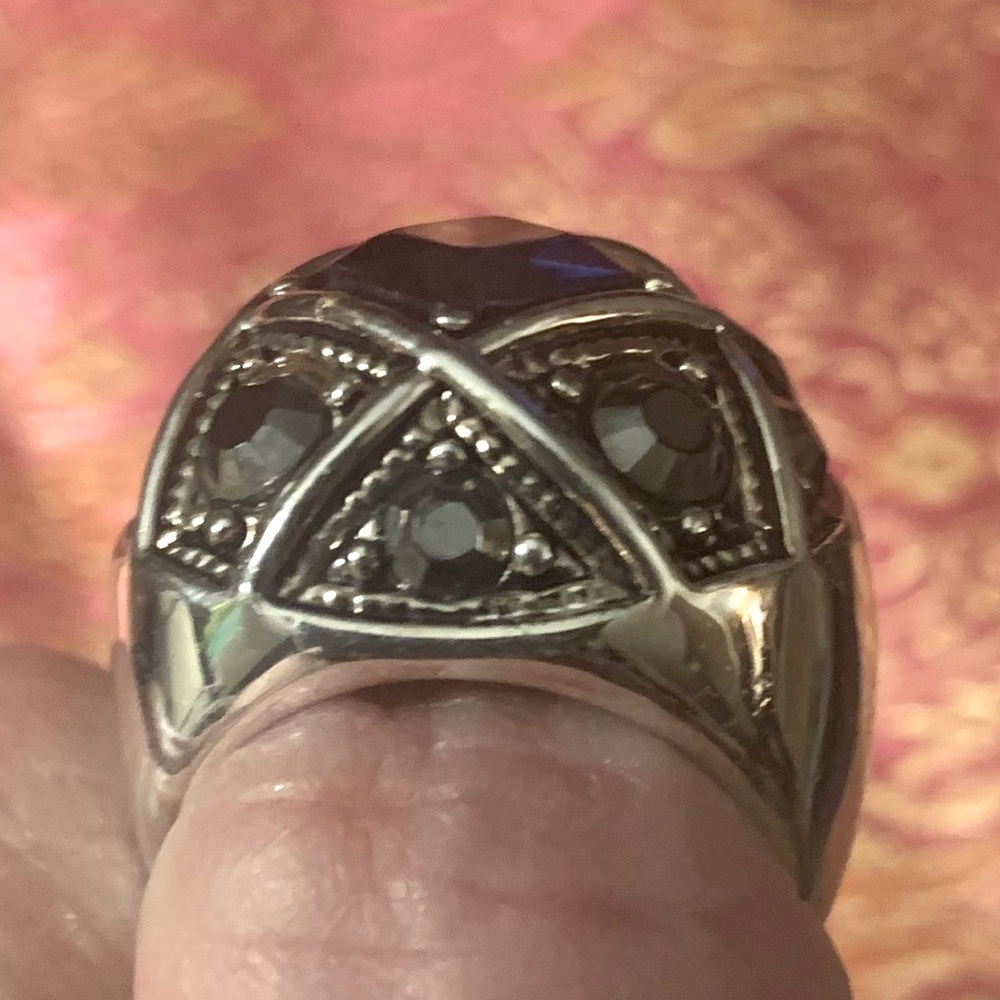 Beautiful gently worn ring - Picture 2 of 6